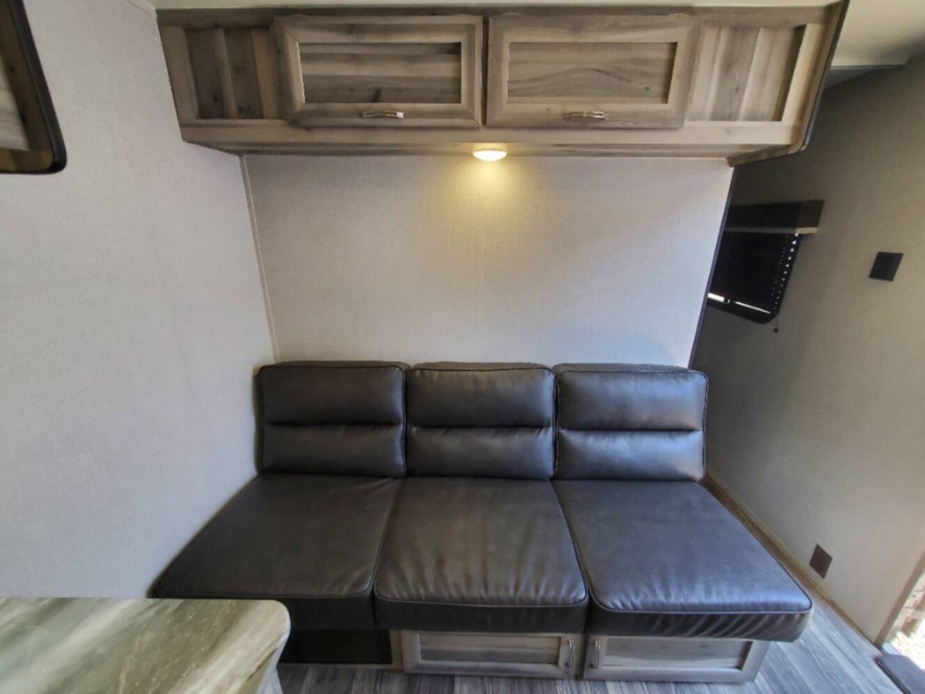A photo of this 2022 Chinook DREAM D260BH