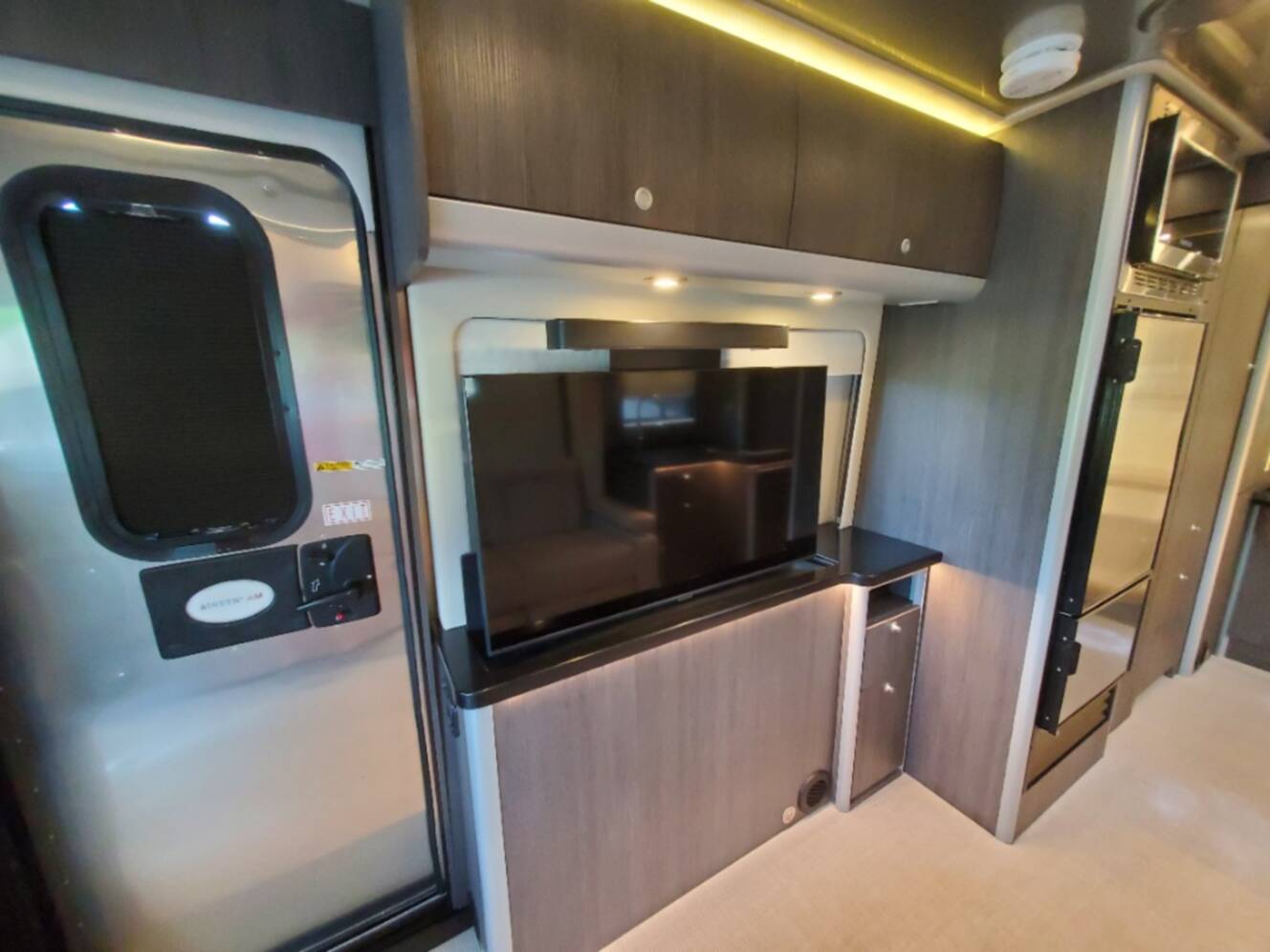 A photo of this 2022 Airstream Atlas Murphy Suite