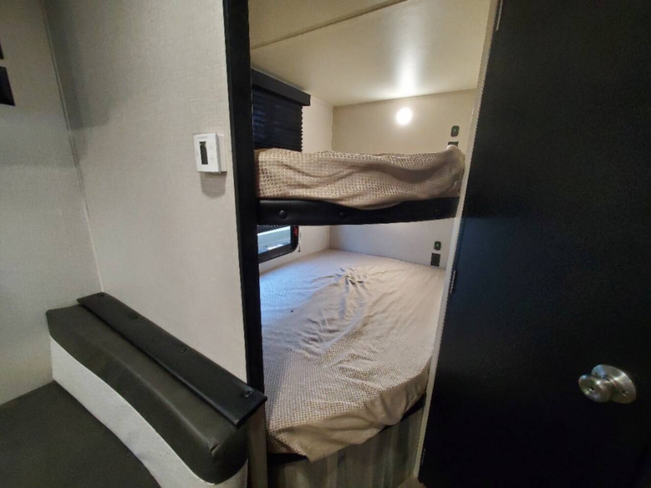 A photo of this 2022 Chinook DREAM D260BH