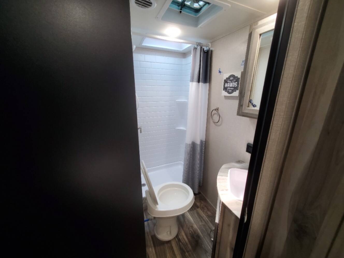 A photo of this 2022 Chinook DREAM D260BH