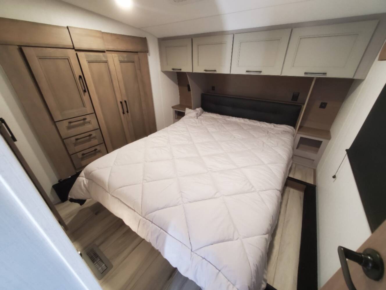 A photo of this 2026 Kz Durango Half-Ton D232MLD