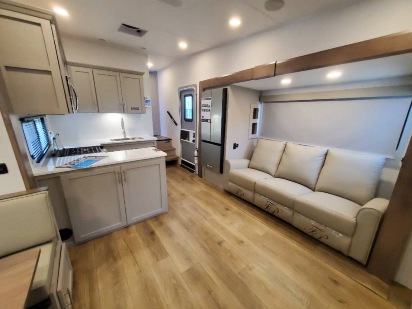 A photo of this 2026 Alliance Rv Avenue All-Access 30BH