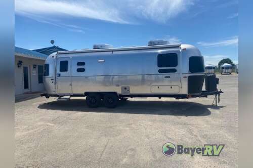 2025 Airstream Flying Cloud 27FB Twin in dublin TX