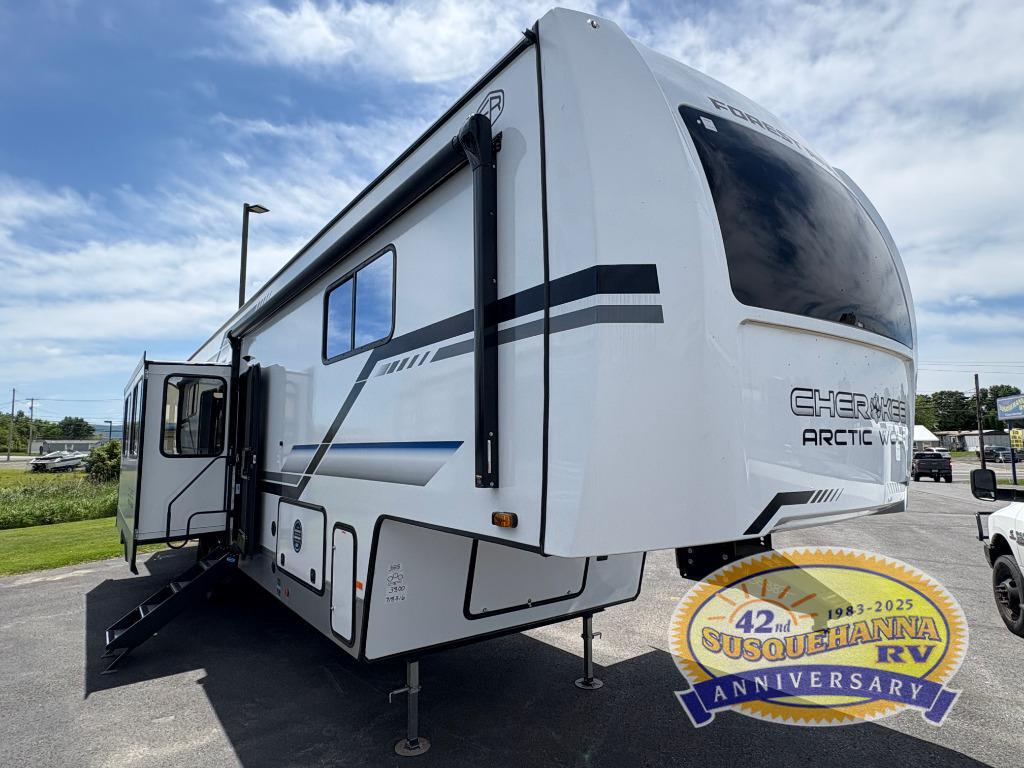 2025 Forest River Rv Cherokee Arctic Wolf Suite 3800DECK RV