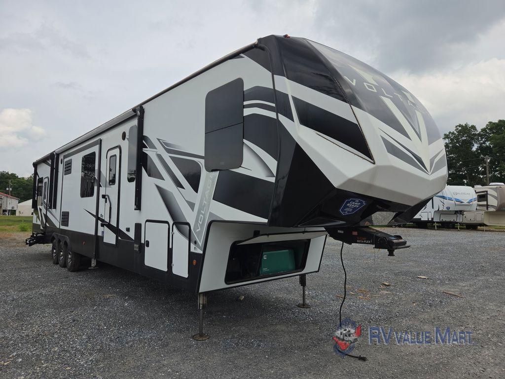 2022 Dutchmen Rv Voltage 4225 in manheim PA