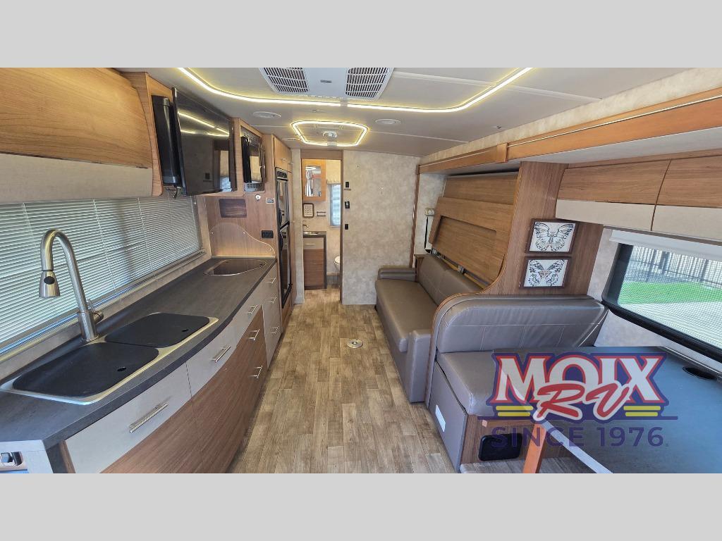 2018 Winnebago Navion 24D in conway AR
