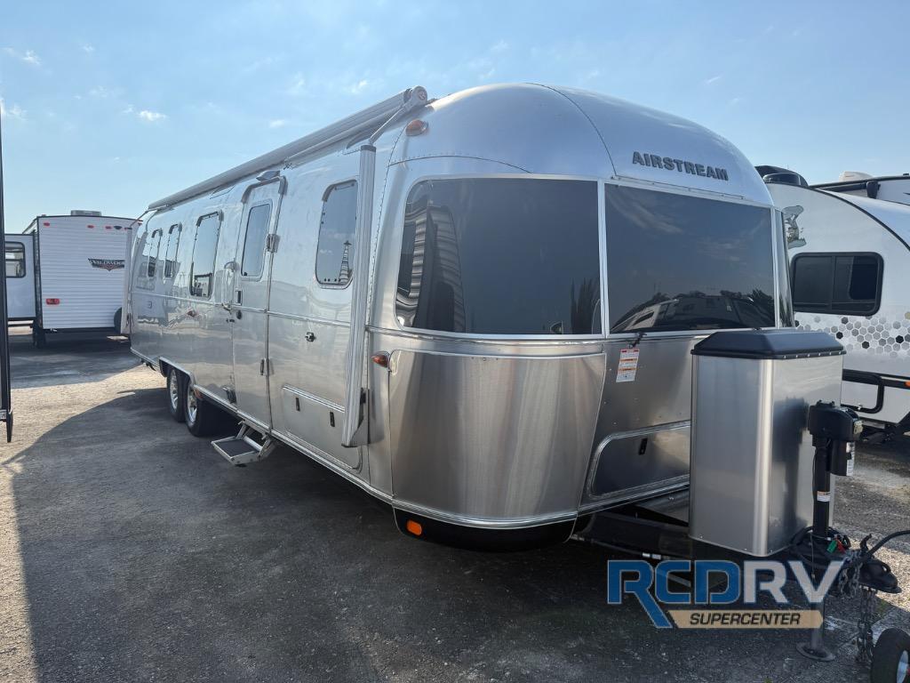 2023 Airstream Classic 33FB Twin in pataskala OH