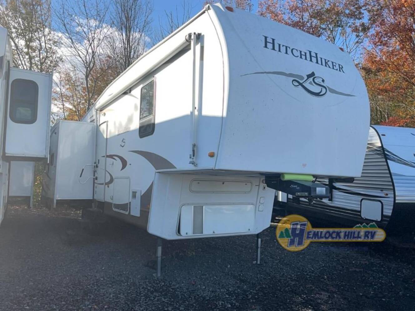 A photo of this 2009 Nuwa HitchHiker LS 32 5 FKSBG