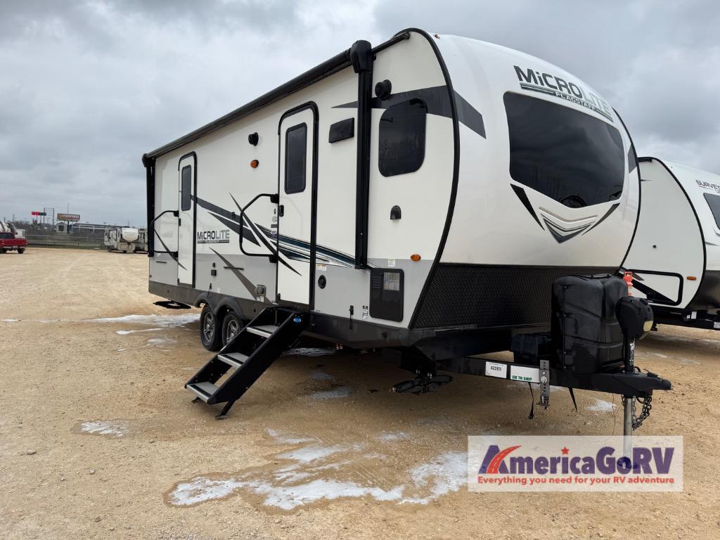 2021 Forest River Rv Flagstaff Micro Lite 25FKBS in seguin TX