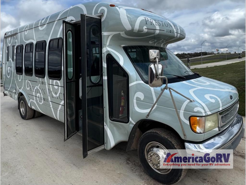 2002 Ford E450 SHUTTLE BUS in comfort TX