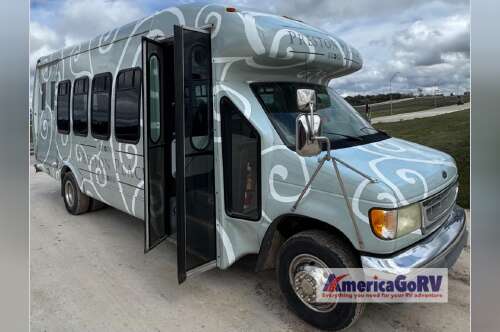2002 Ford E450 SHUTTLE BUS in comfort TX