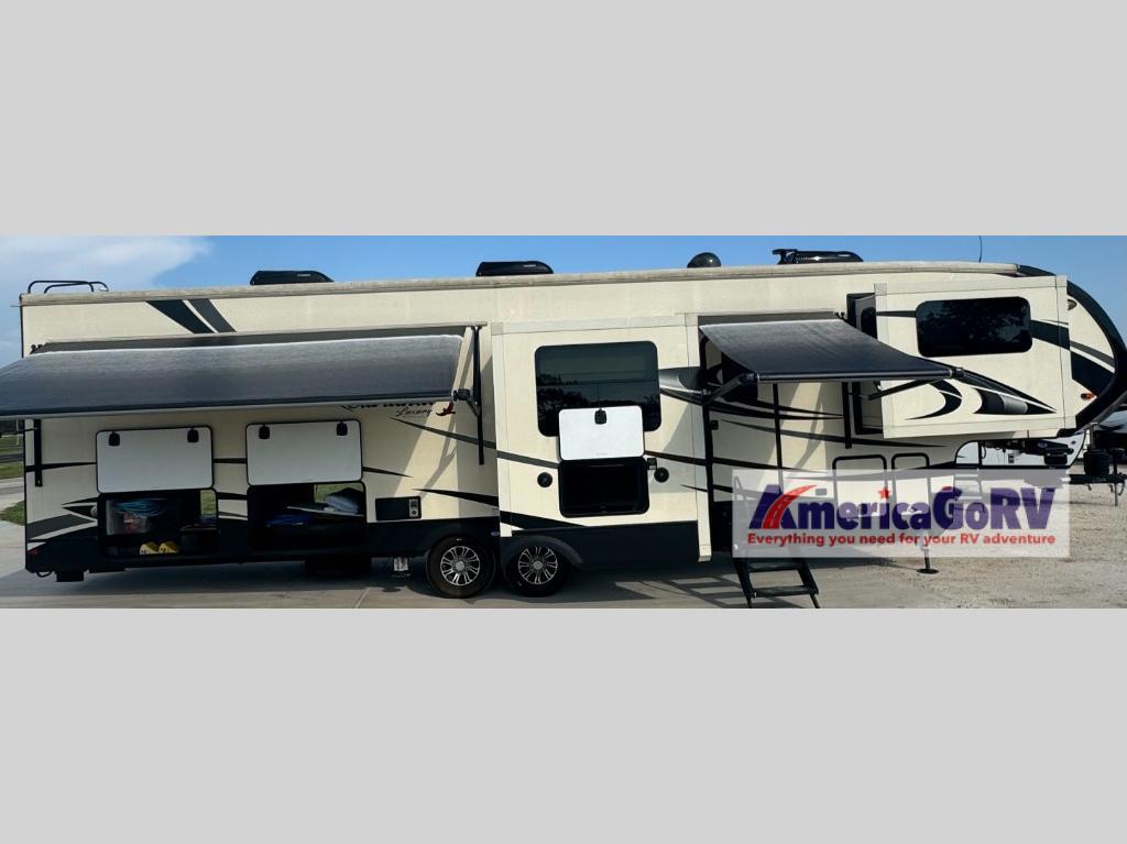 2019 Forest River Rv Cardinal Luxury 3700FLX in comfort TX