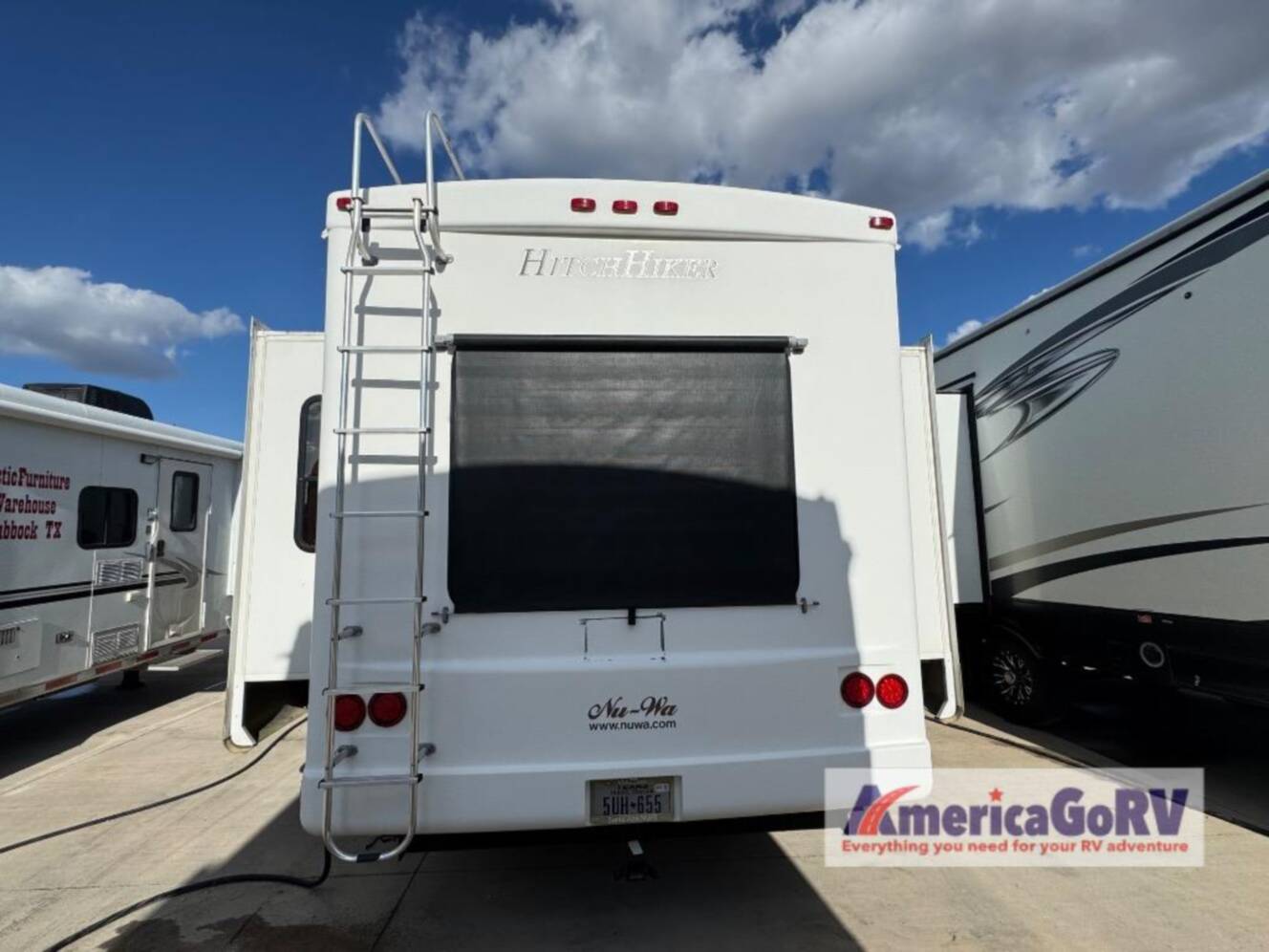 A photo of this 2012 Nuwa HitchHiker Discover America 330 FK
