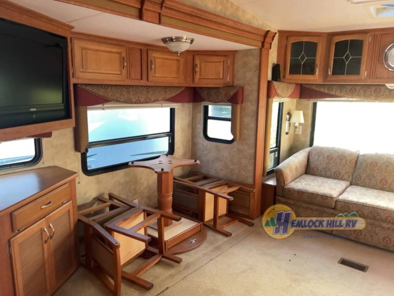 A photo of this 2009 Nuwa HitchHiker LS 32 5 FKSBG
