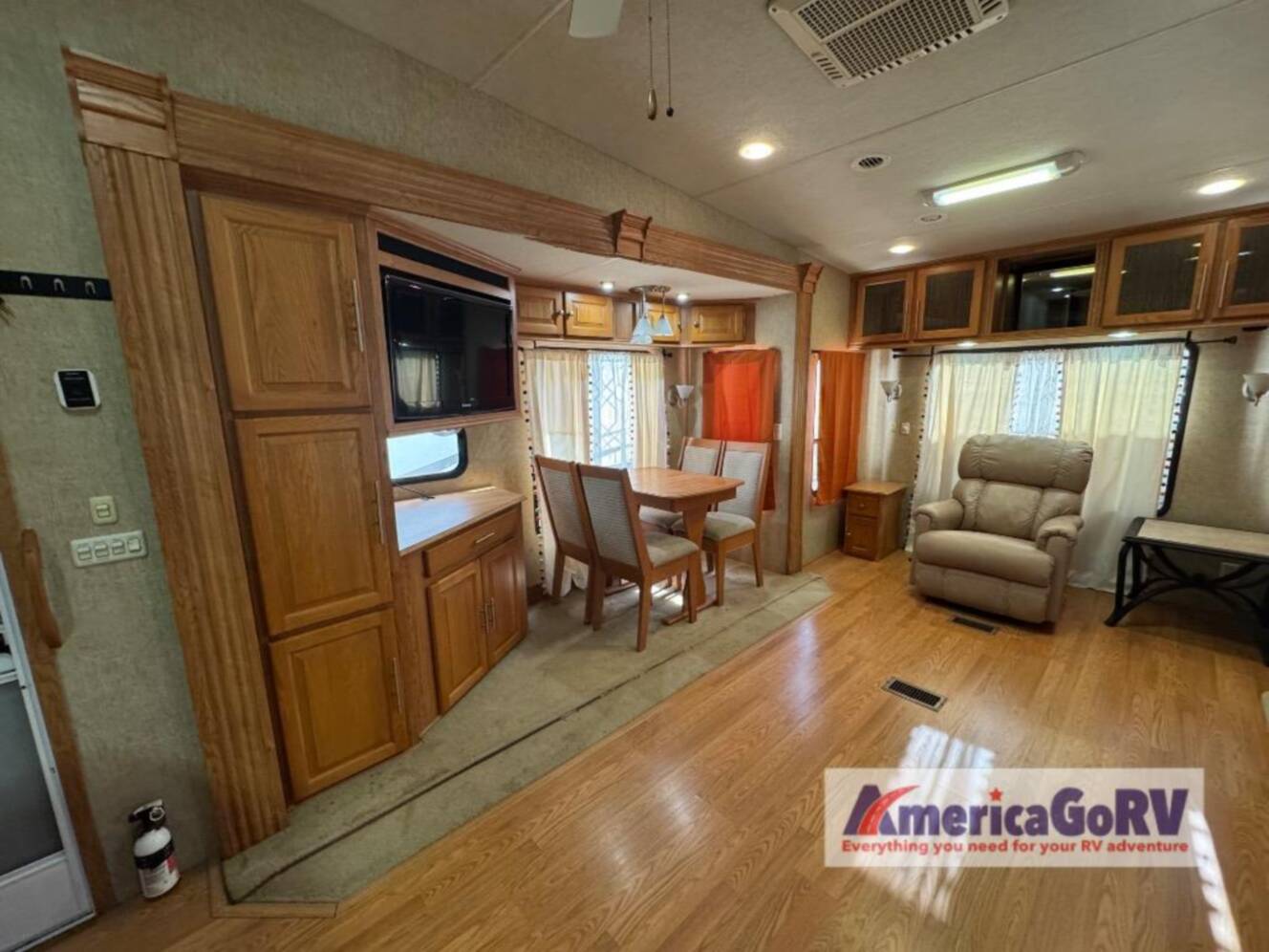 A photo of this 2012 Nuwa HitchHiker Discover America 330 FK