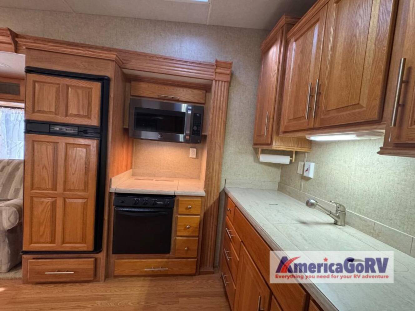 A photo of this 2012 Nuwa HitchHiker Discover America 330 FK