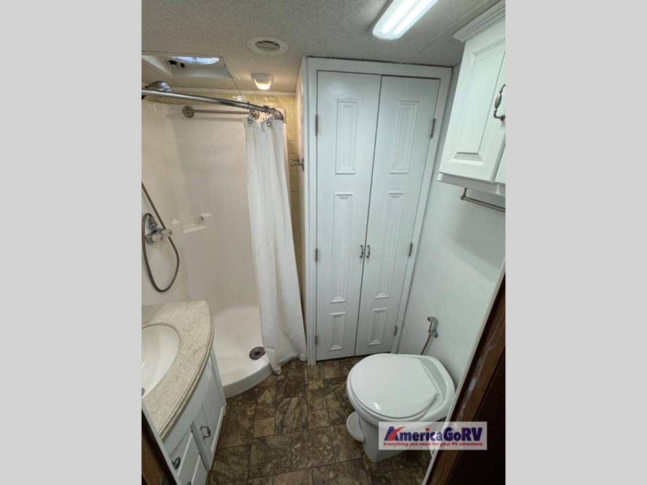 A photo of this 2012 Nuwa HitchHiker Discover America 330 FK
