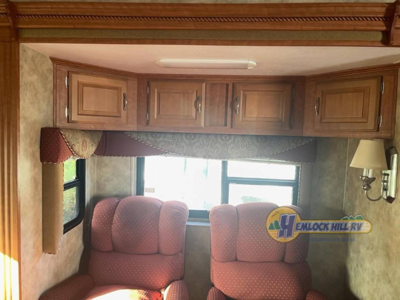 A photo of this 2009 Nuwa HitchHiker LS 32 5 FKSBG