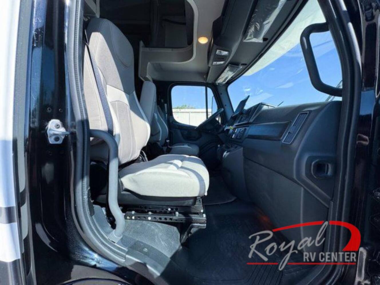 A photo of this 2026 Thor Motor Coach Pasadena 38DX