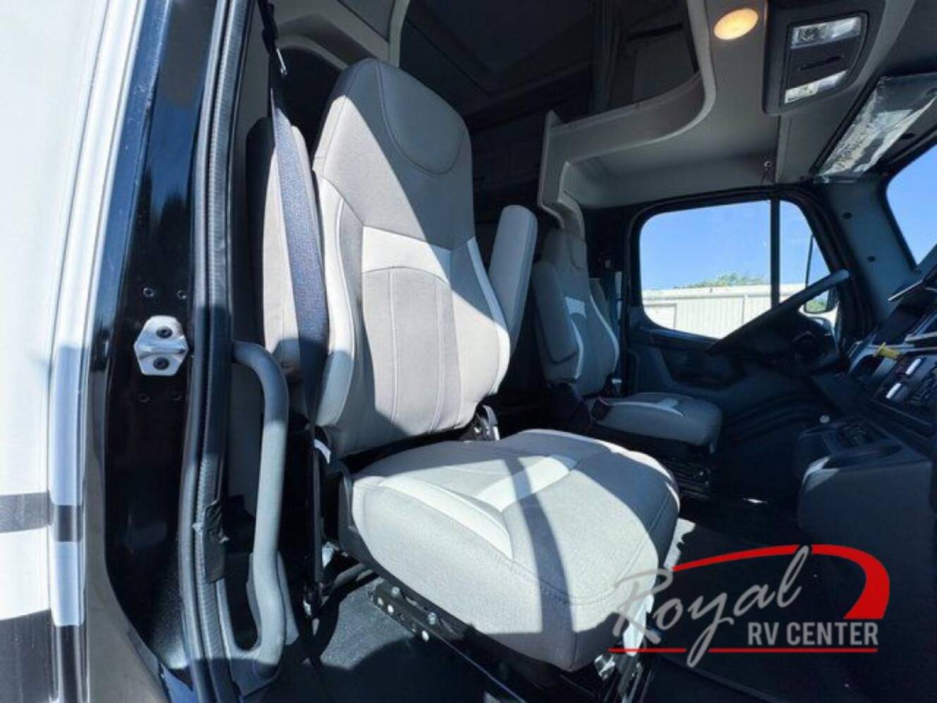 A photo of this 2026 Thor Motor Coach Pasadena 38DX