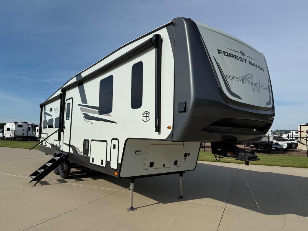 Rockwood Fifth Wheels Sleeps 5 For Sale Near 18657 - Forest River