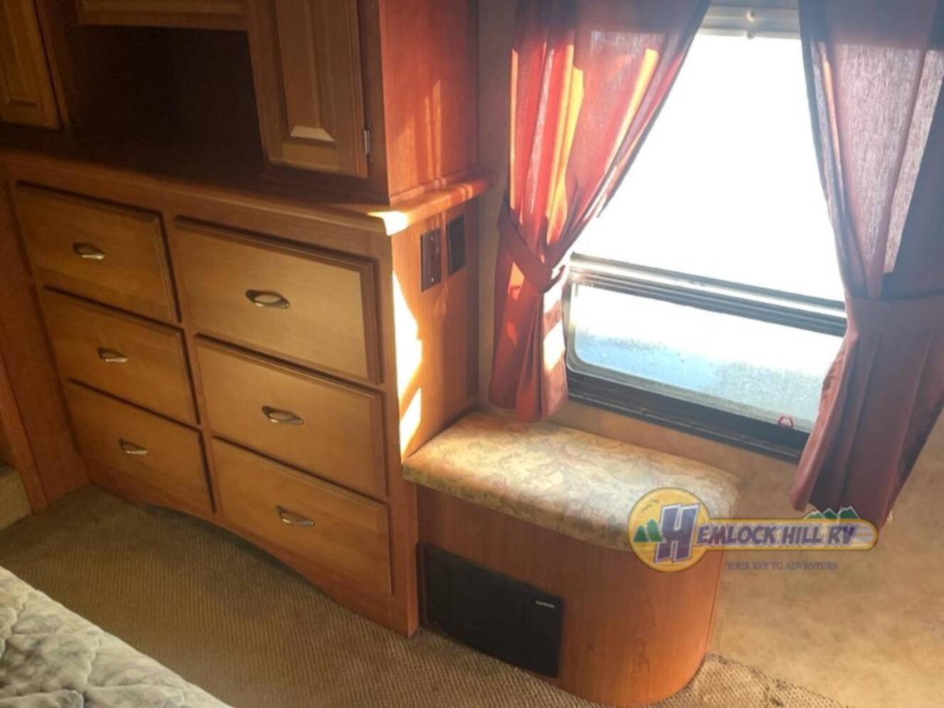 A photo of this 2009 Nuwa HitchHiker LS 32 5 FKSBG