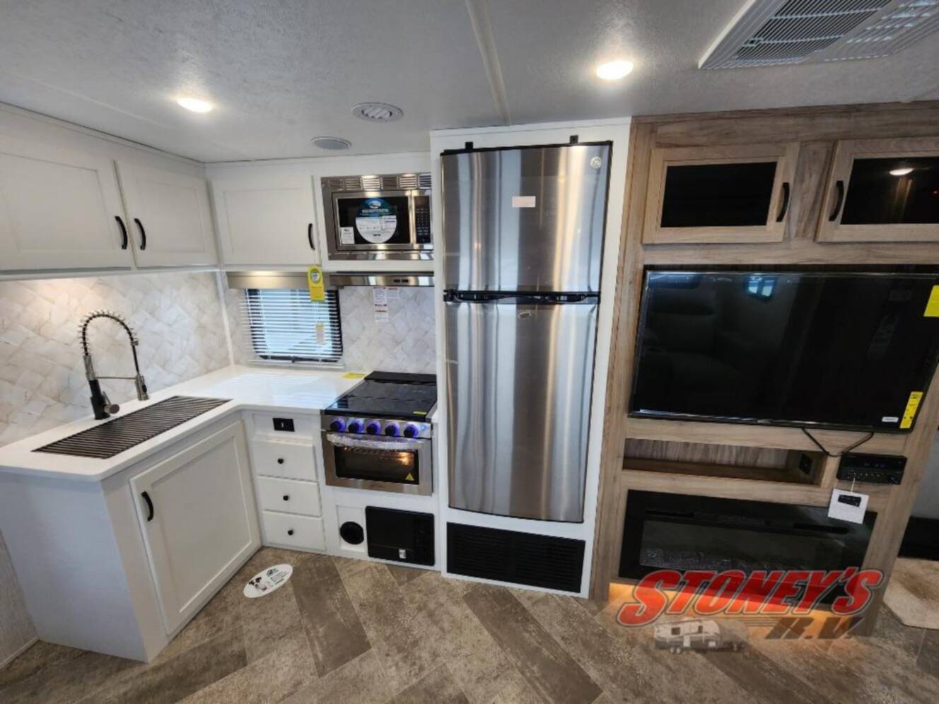 A photo of this 2022 Palomino SolAire Ultra Lite 258RBSS