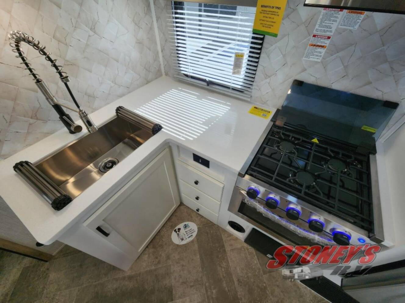 A photo of this 2022 Palomino SolAire Ultra Lite 258RBSS