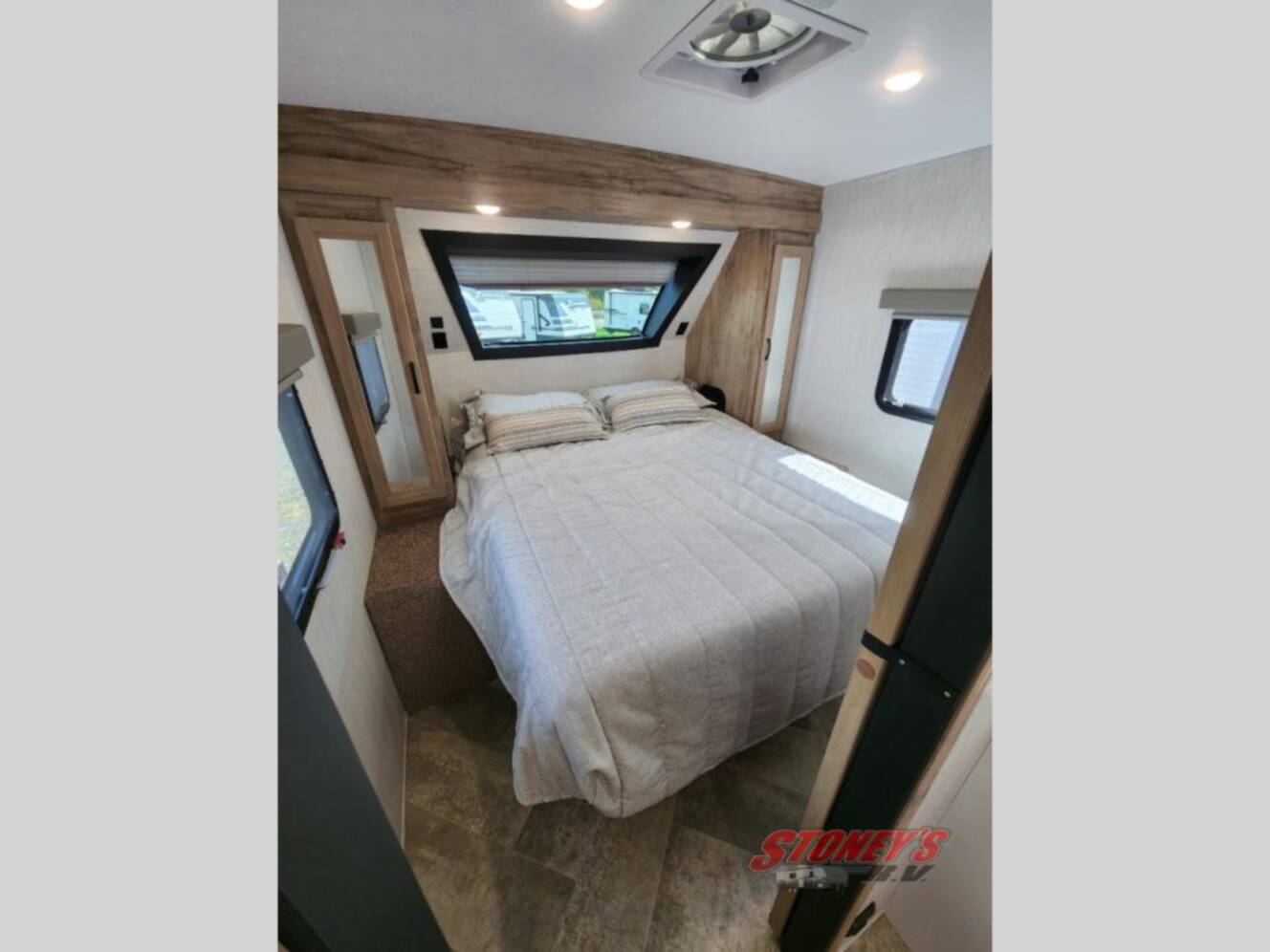 A photo of this 2022 Palomino SolAire Ultra Lite 258RBSS