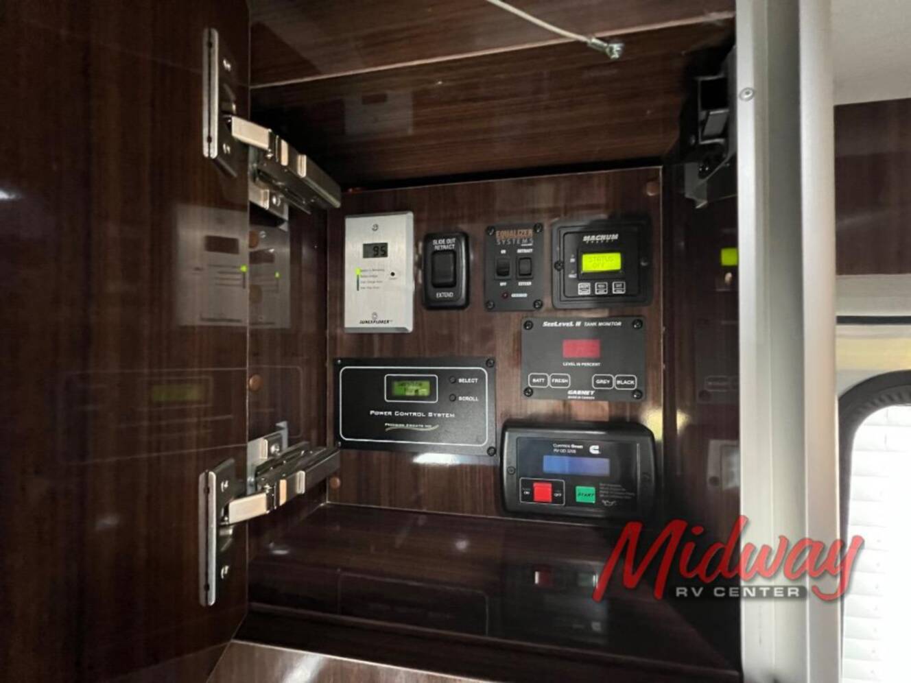 A photo of this 2019 Airstream Atlas Murphy Suite