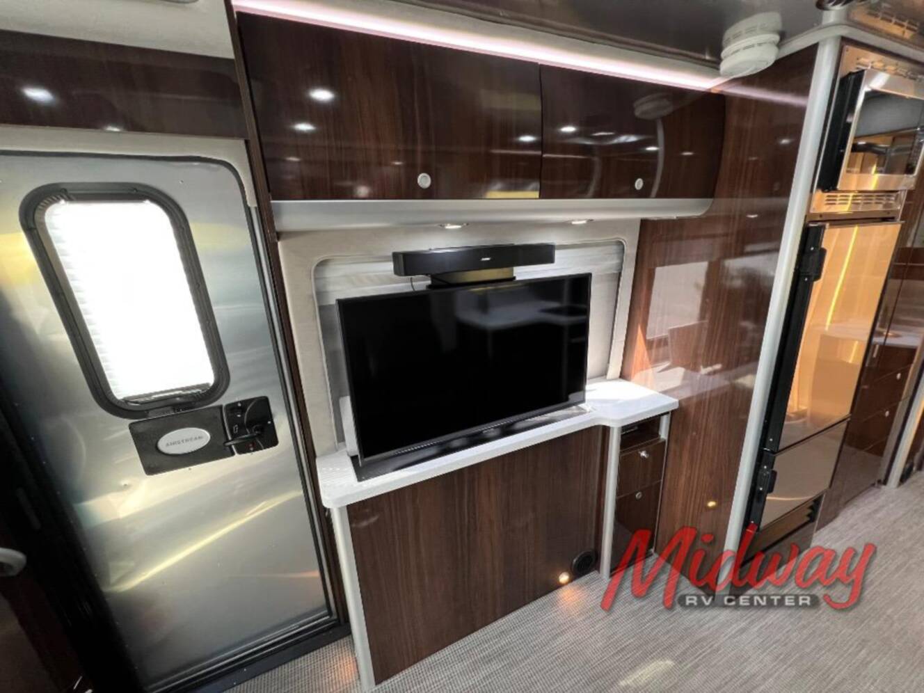 A photo of this 2019 Airstream Atlas Murphy Suite