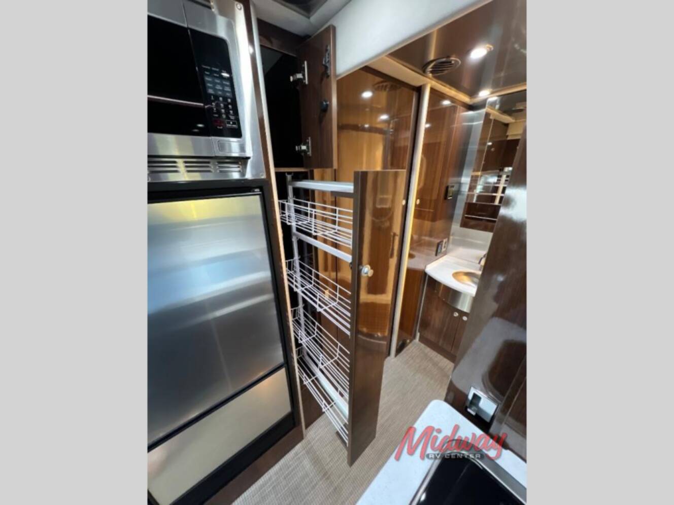 A photo of this 2019 Airstream Atlas Murphy Suite