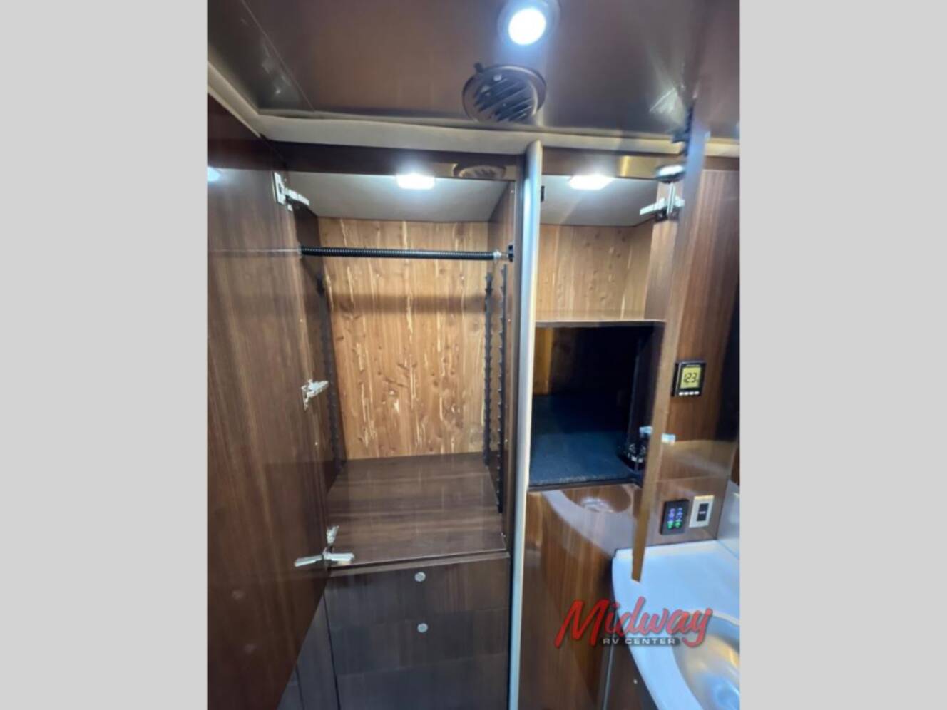 A photo of this 2019 Airstream Atlas Murphy Suite