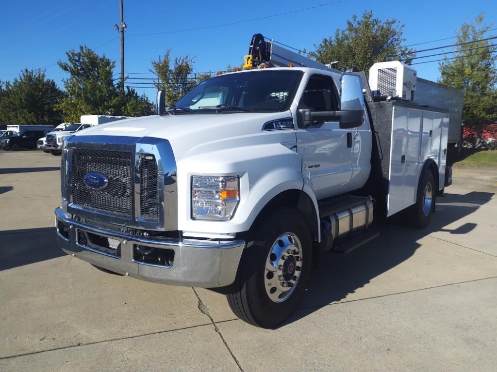 2025 Ford F-750 Base photo 2