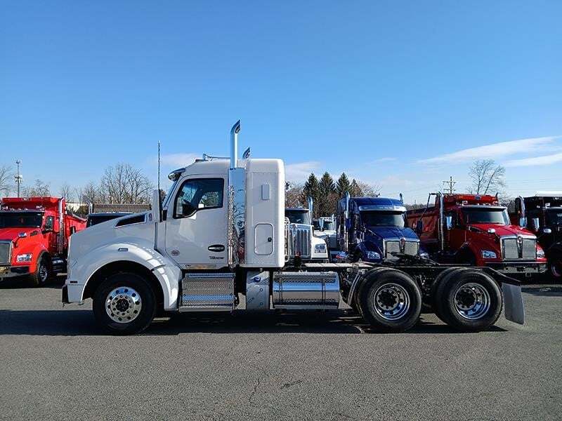 2025 Kenworth T880 photo 2