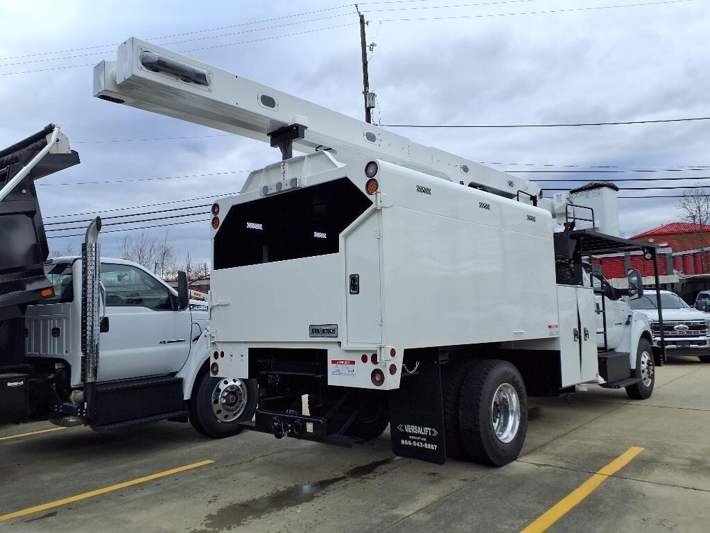 2025 Ford F-750 Base photo 2