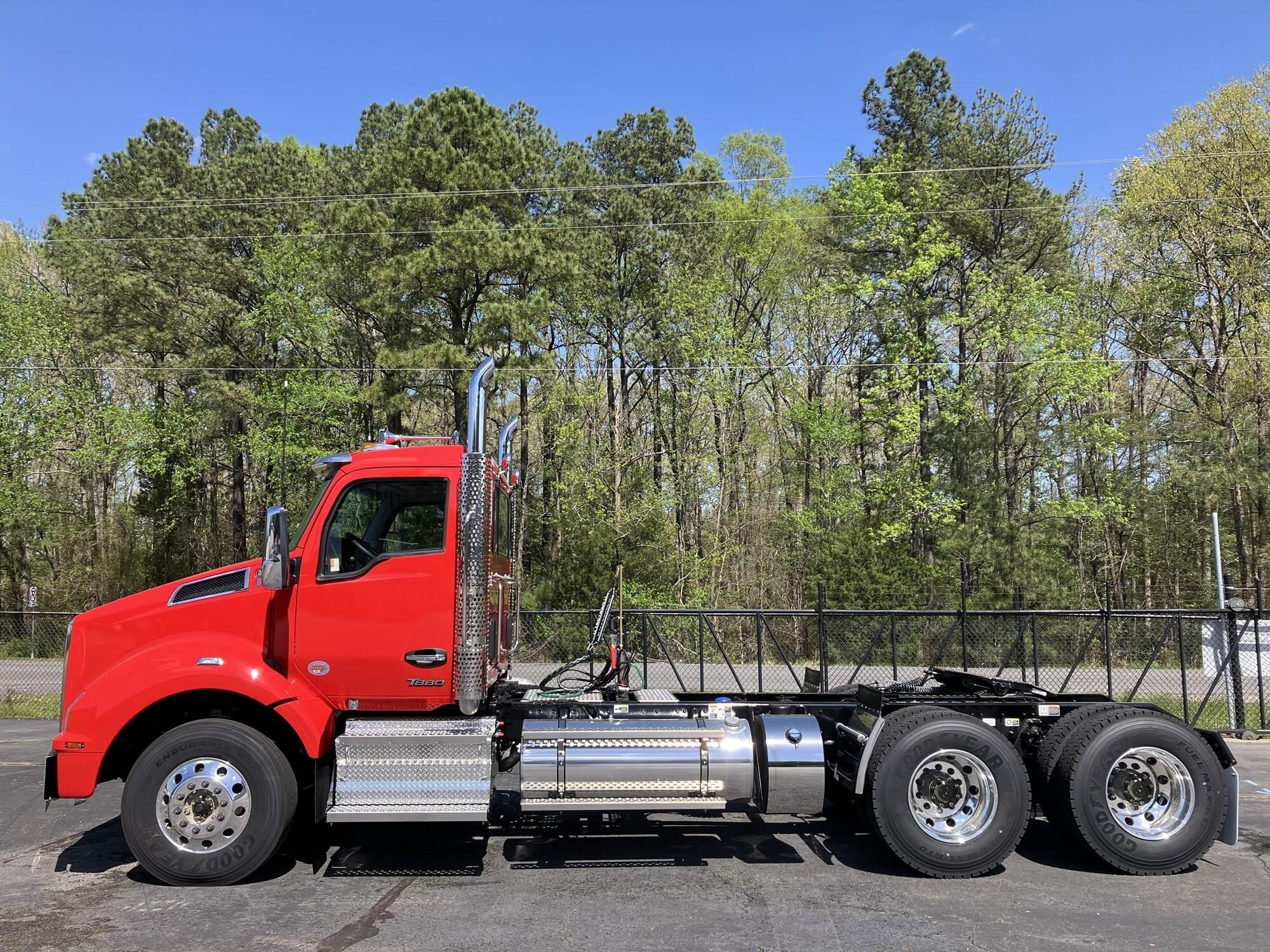 2025 Kenworth T880 photo 3