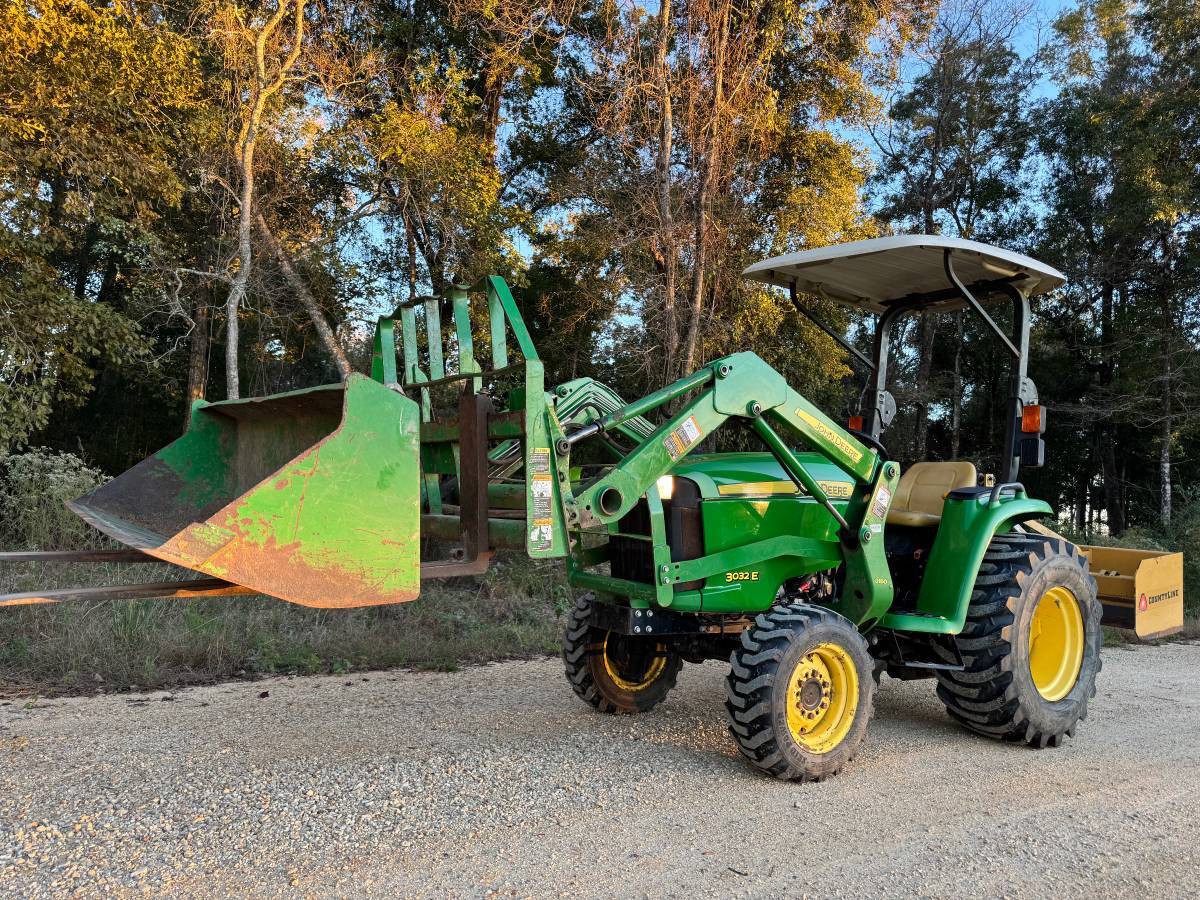 2018 JOHN DEERE 3032E in Denham, LA