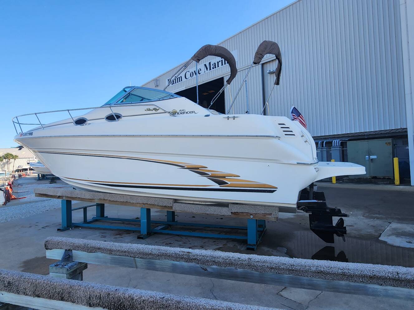 A photo of this 1999 Sea Ray 270 Sundancer