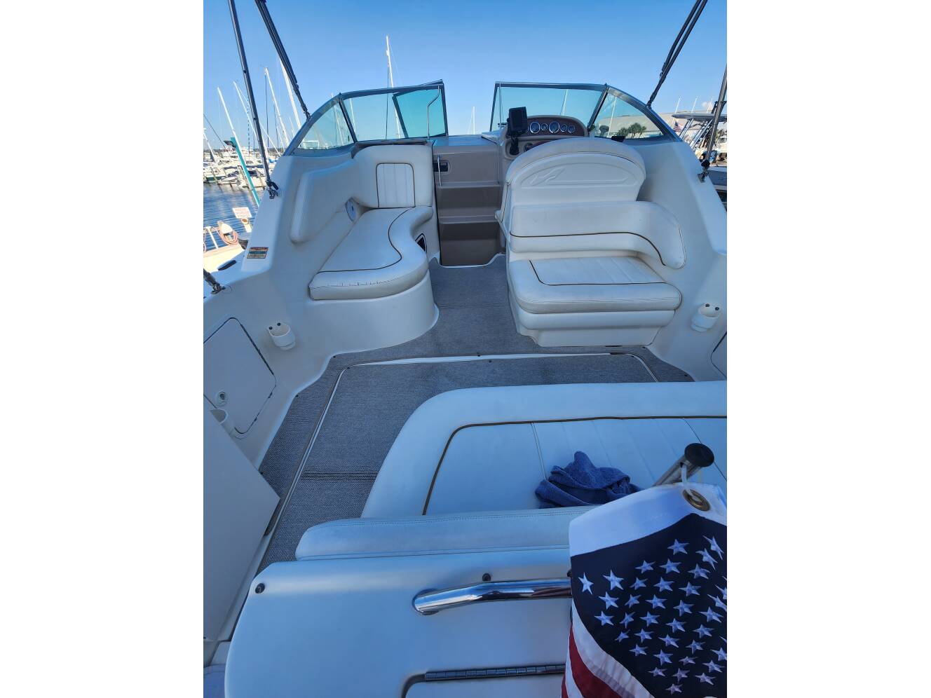 A photo of this 1999 Sea Ray 270 Sundancer