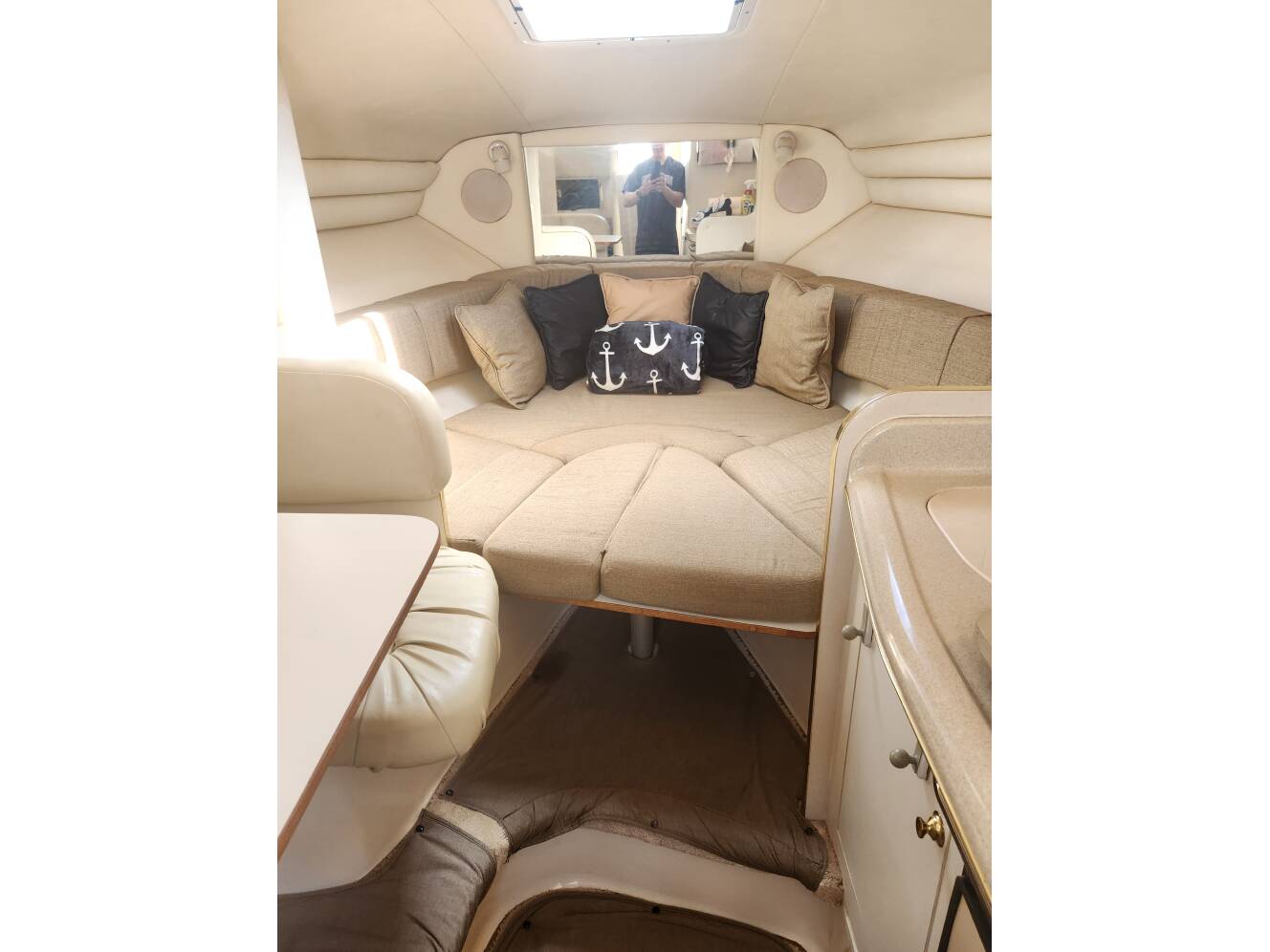 A photo of this 1999 Sea Ray 270 Sundancer