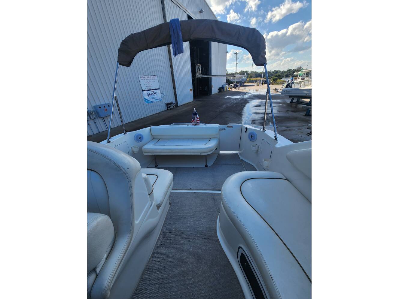 A photo of this 1999 Sea Ray 270 Sundancer