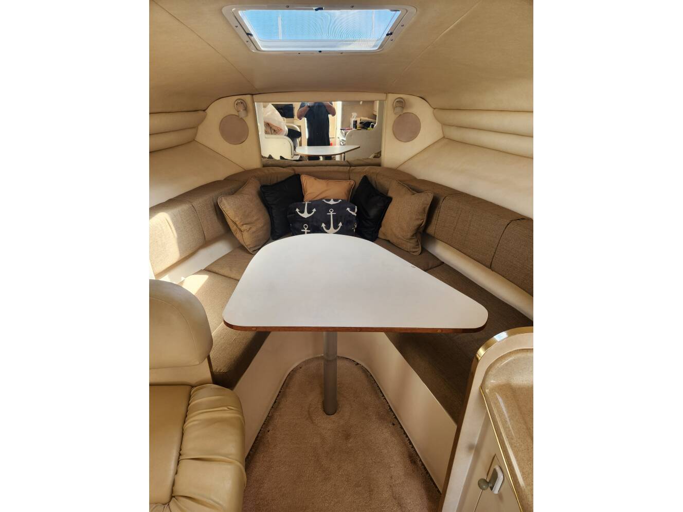 A photo of this 1999 Sea Ray 270 Sundancer