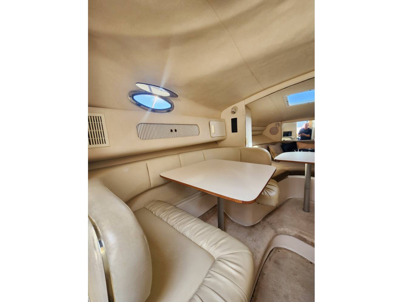 A photo of this 1999 Sea Ray 270 Sundancer