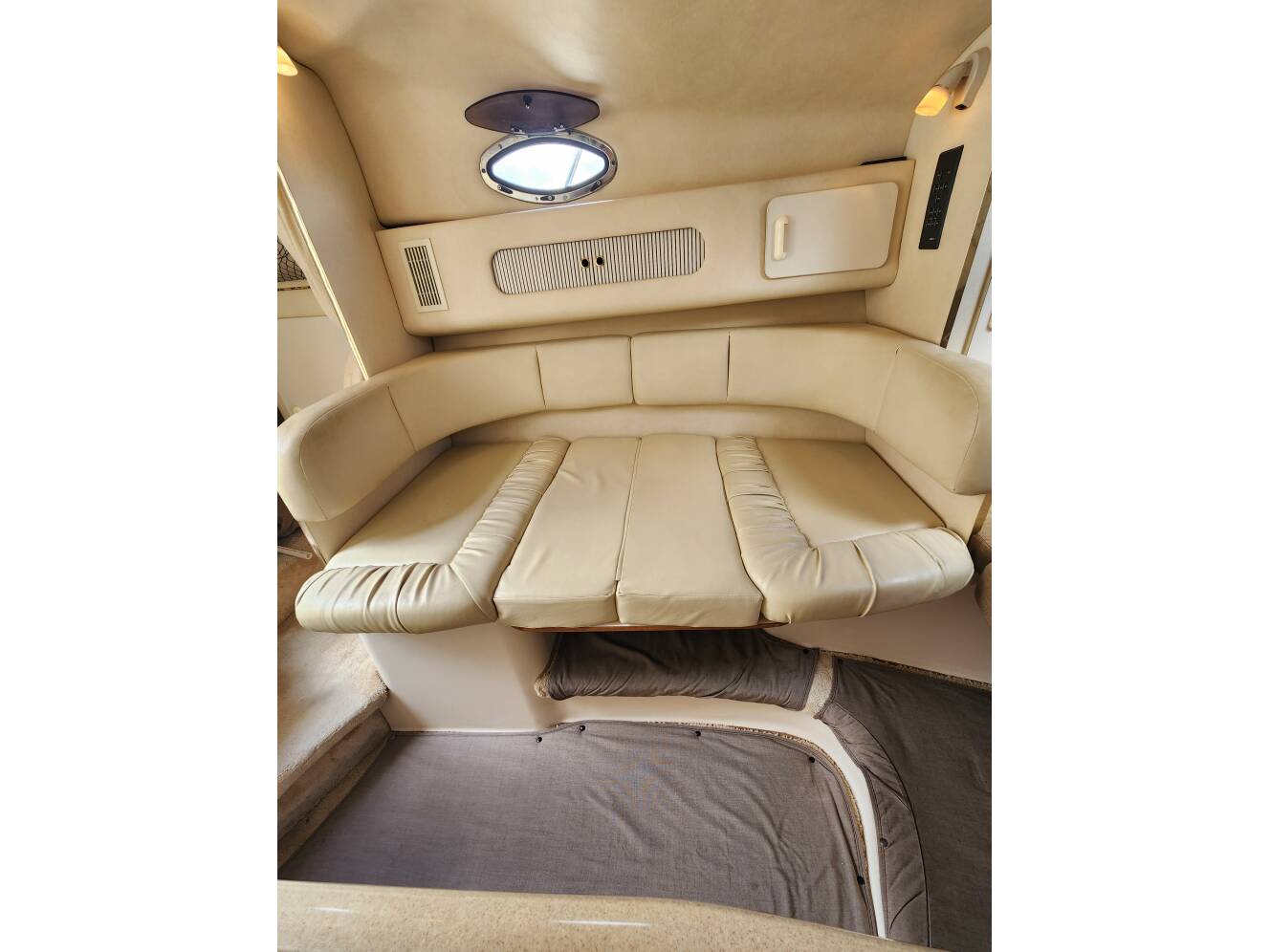 A photo of this 1999 Sea Ray 270 Sundancer