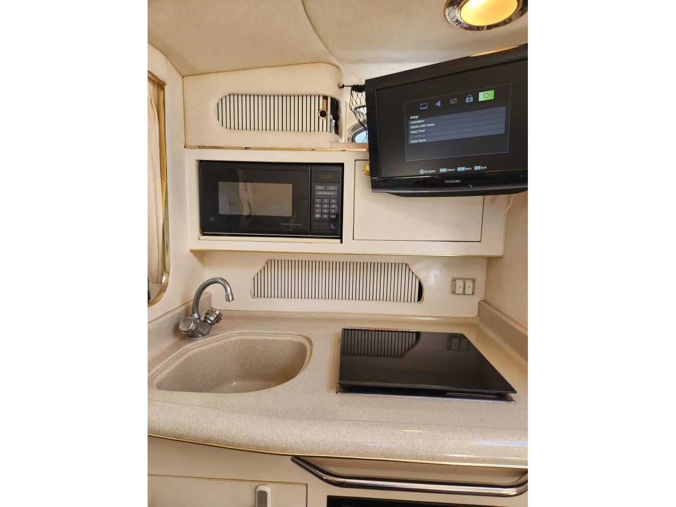 A photo of this 1999 Sea Ray 270 Sundancer