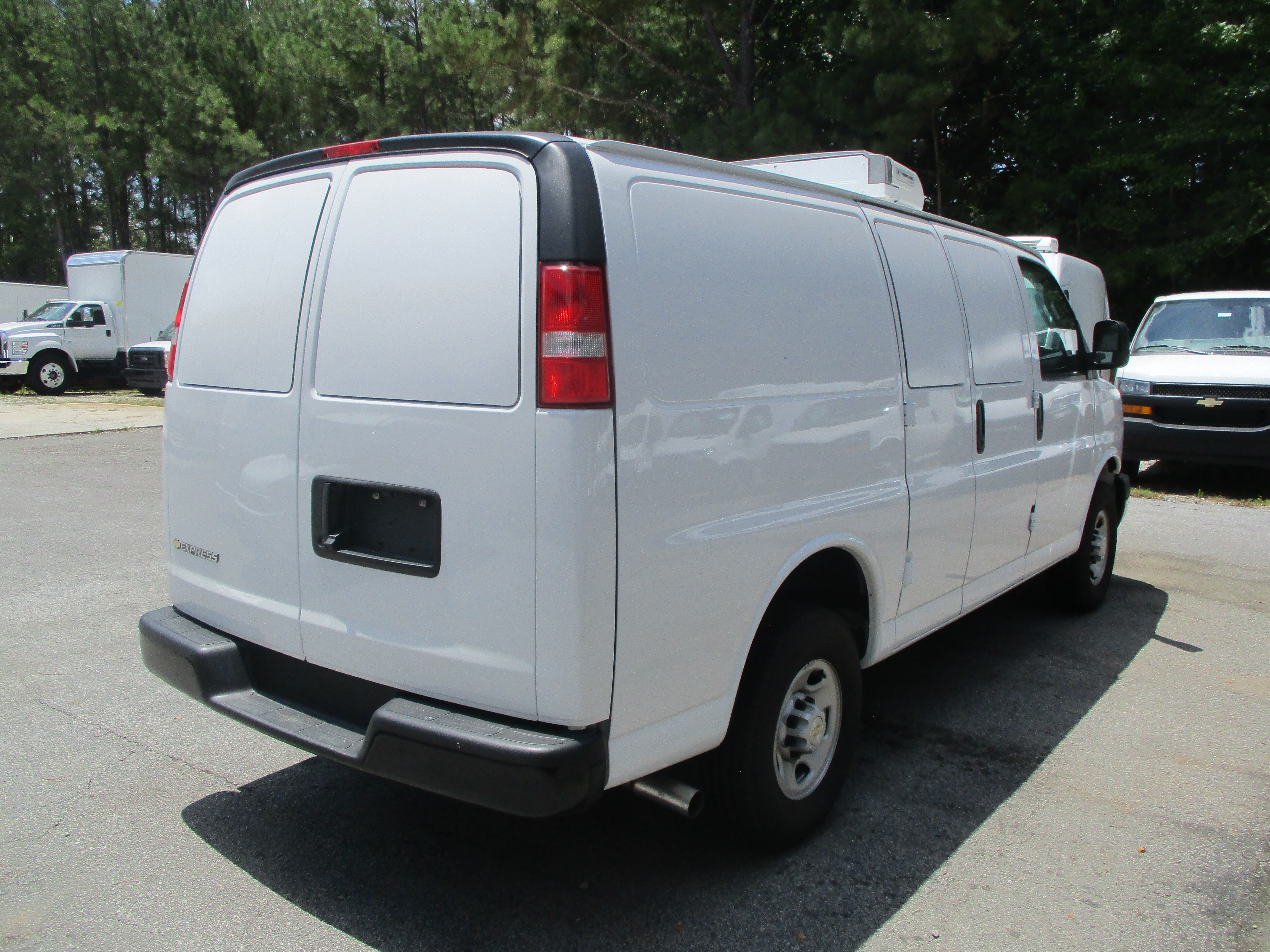 2022 Chevrolet Express Cargo photo 2