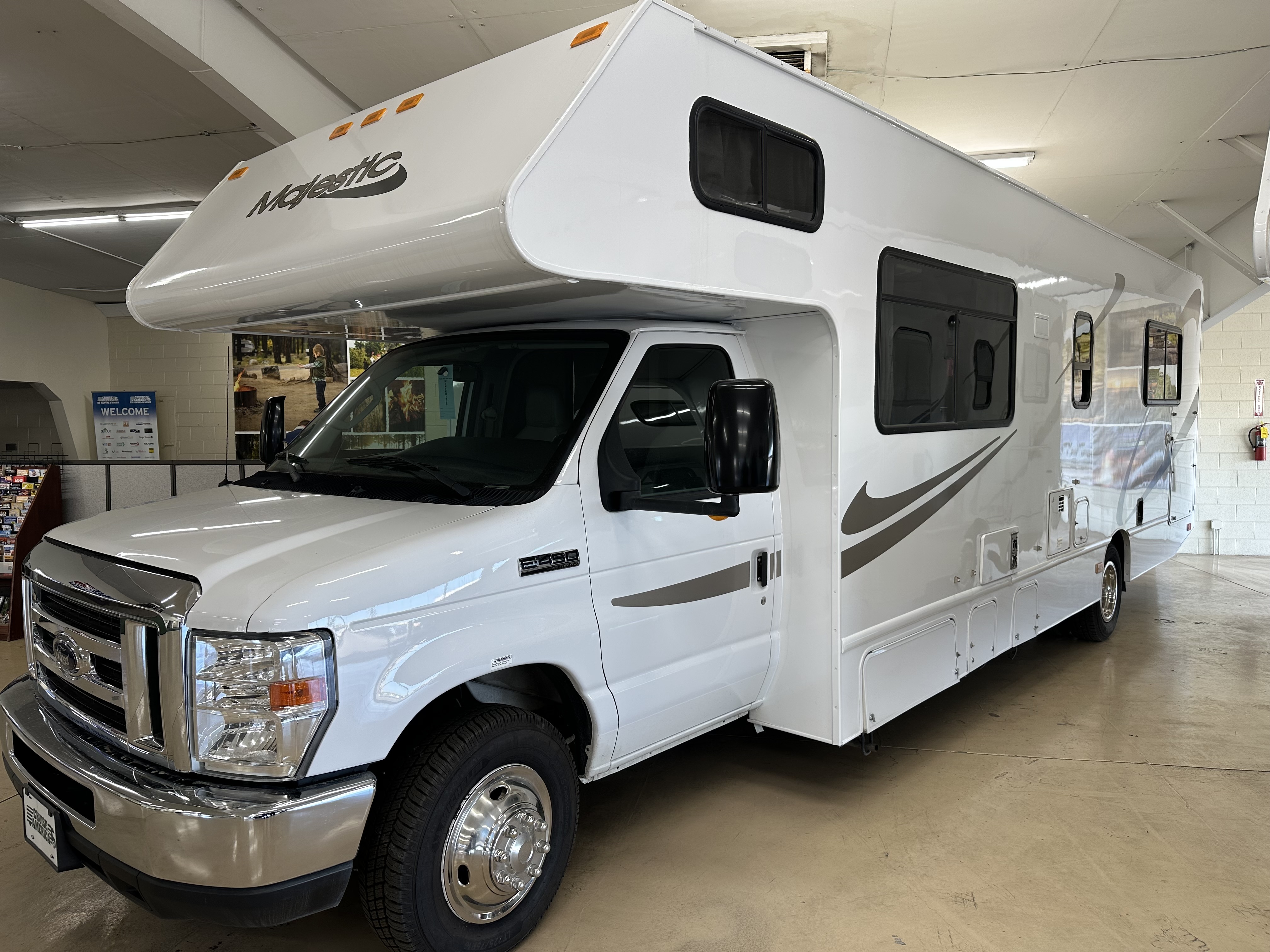 2020 Thor Motor Coach MAJESTIC 28A RV