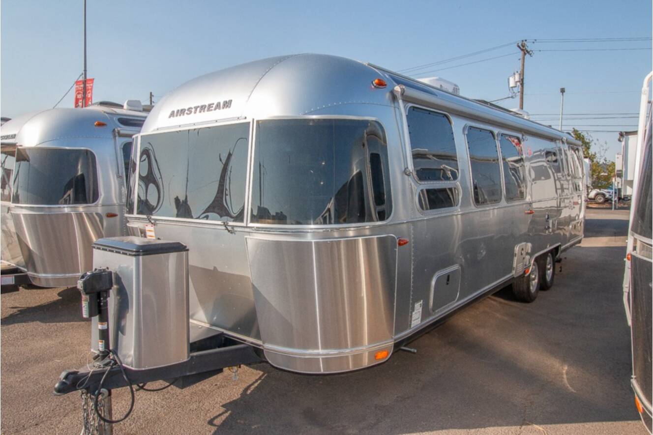 A photo of this 2024 Airstream Flying Cloud 30RB Twin