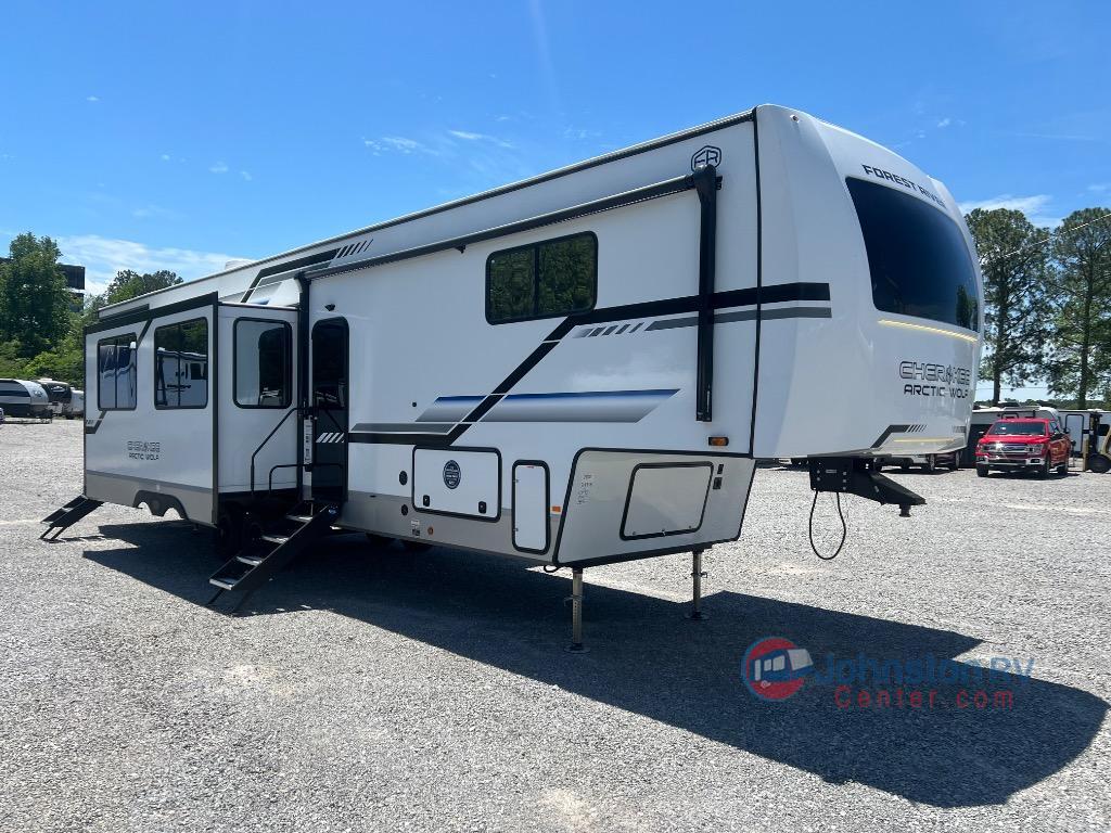2025 Forest River Rv Cherokee Arctic Wolf Suite 3800DECK RV